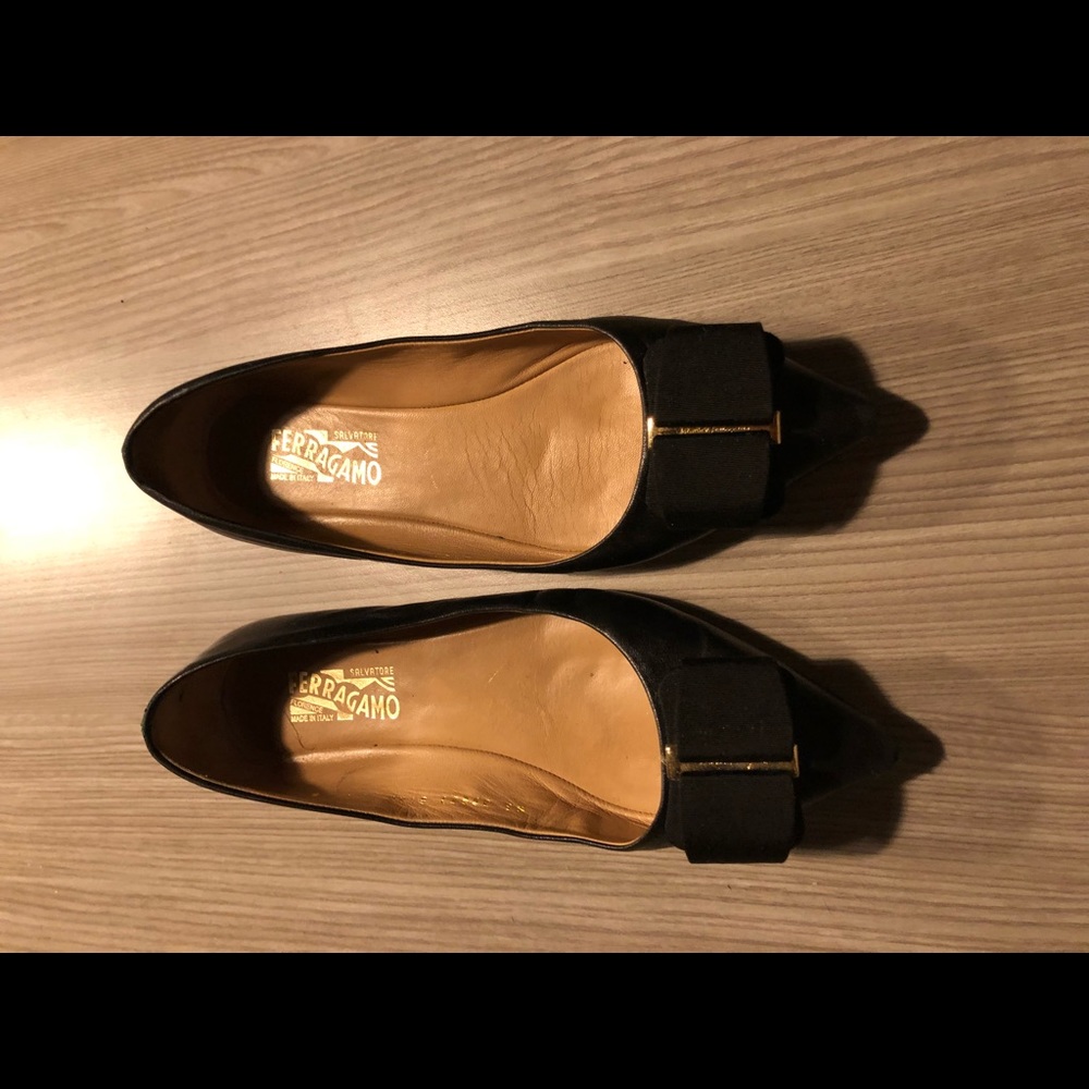 Ferragamo Flats!!